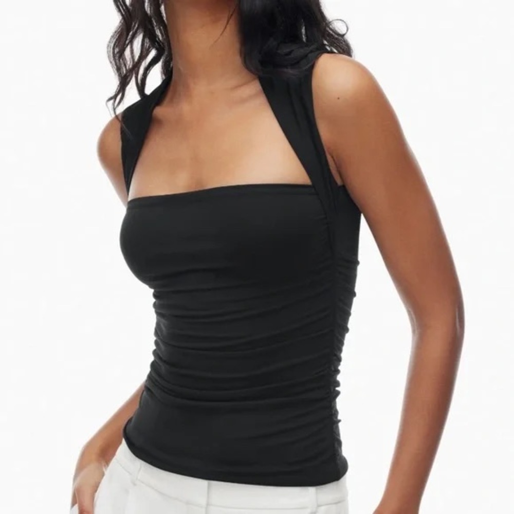 Aritzia Contour Original Flourish Top in Crush Magenta